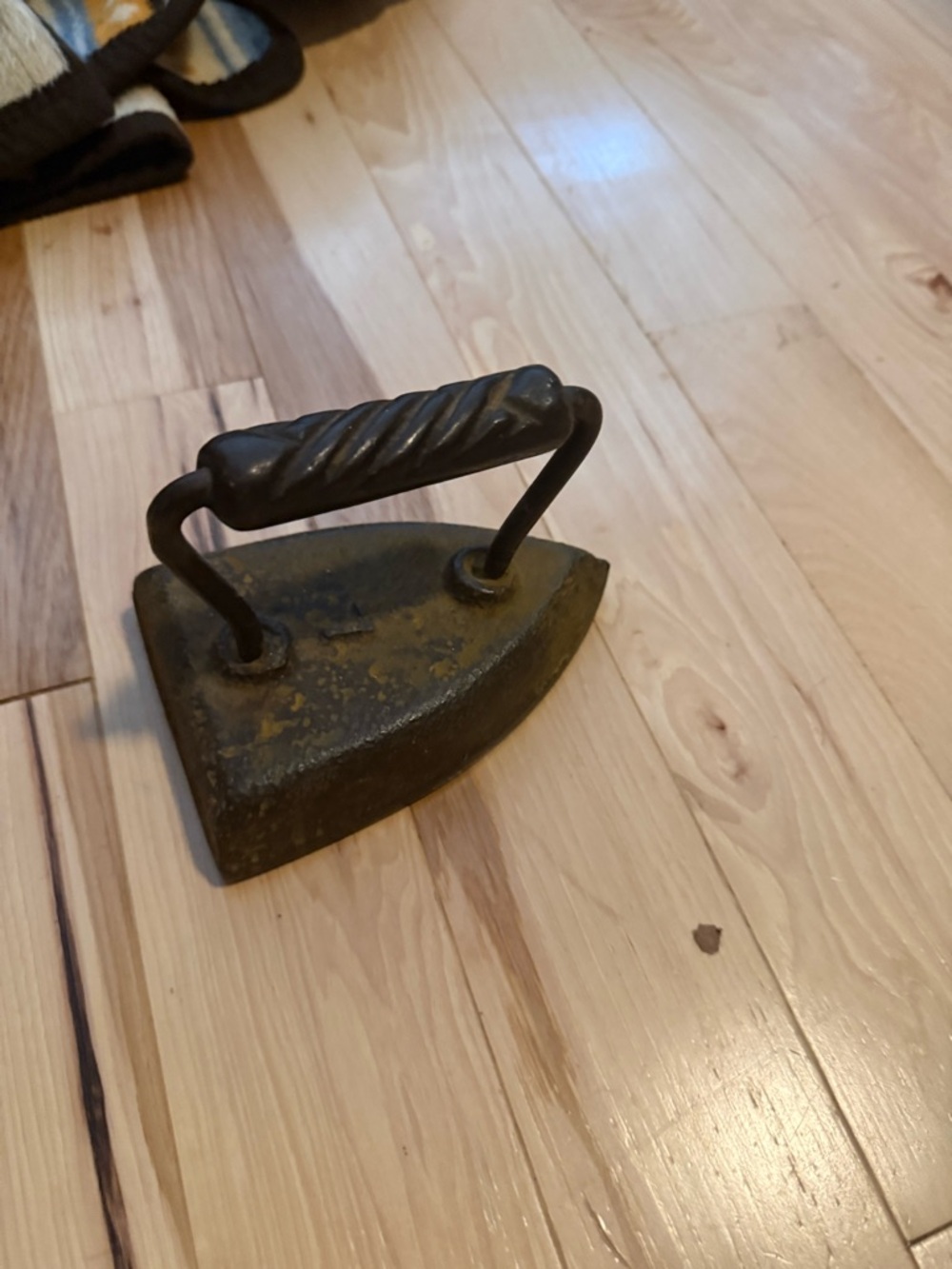 Antique Cast Iron Sad Iron - Rustic Black (great antique piece)